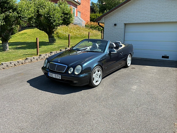 Mercedes-Benz CLK430 2 of 9