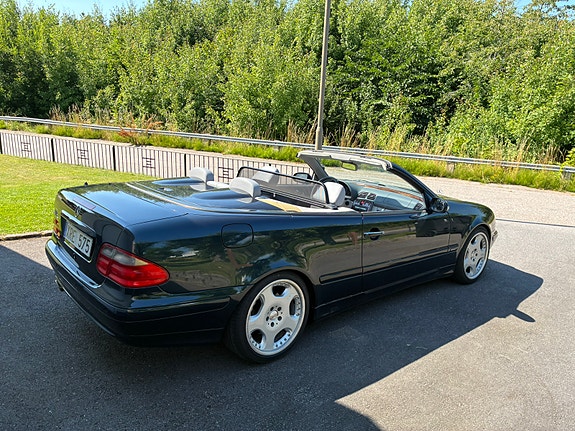 Mercedes-Benz CLK430 4 of 9