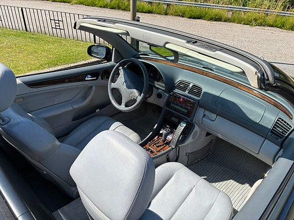 Mercedes-Benz CLK430 7 of 9