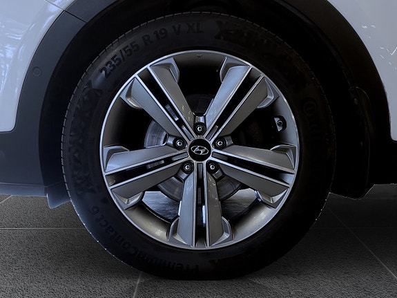 Hyundai Grand Santa Fe 20 of 20