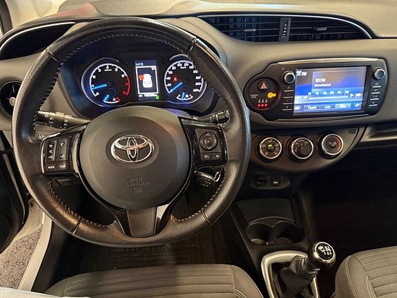 Toyota Yaris 10 of 18