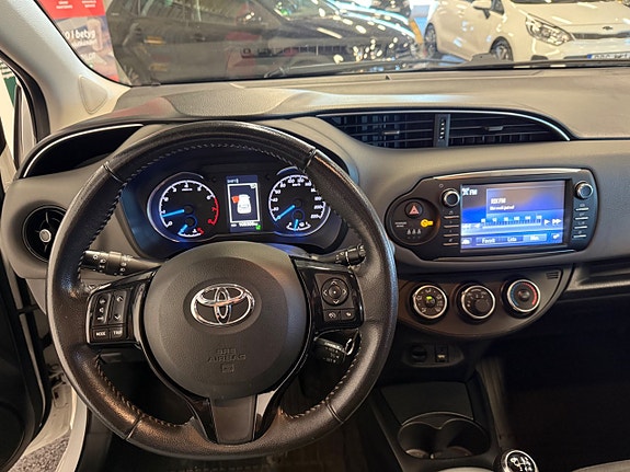 Toyota Yaris 12 of 18