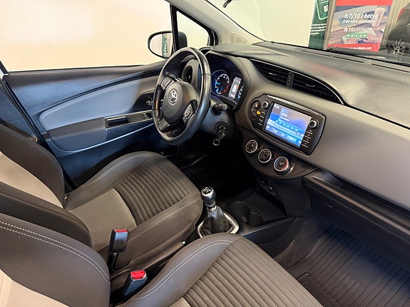 Toyota Yaris 6 of 18