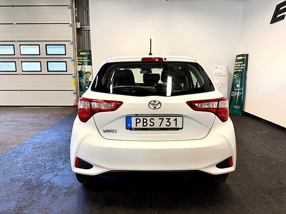 Toyota Yaris 5 of 18