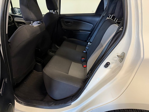Toyota Yaris 14 of 18