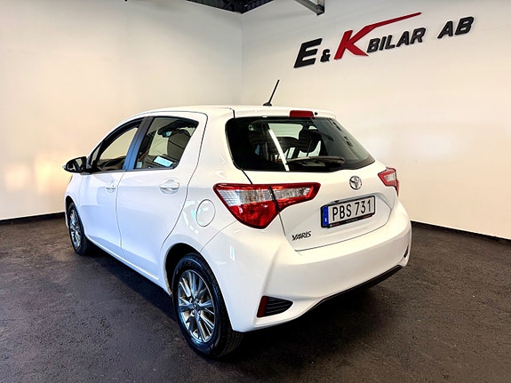 Toyota Yaris 4 of 18