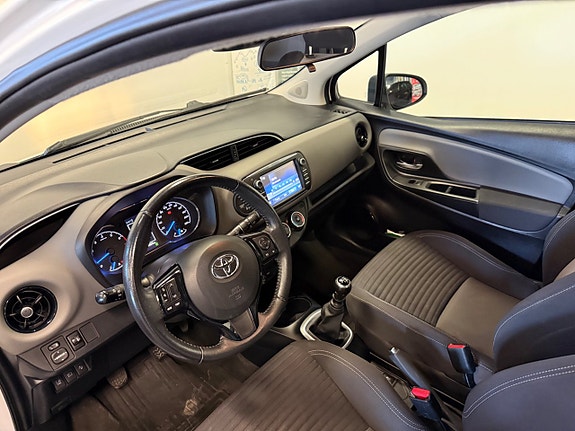 Toyota Yaris 13 of 18