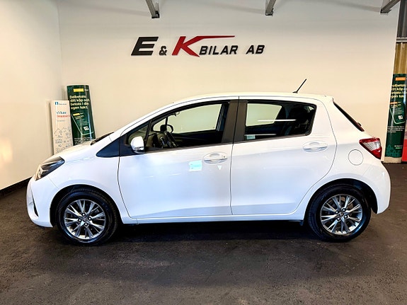 Toyota Yaris 2 of 18