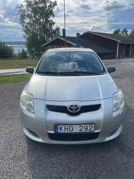 Toyota Auris 3 of 6