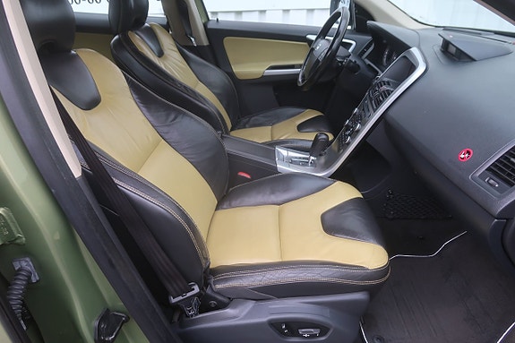 Volvo XC60 10 of 27