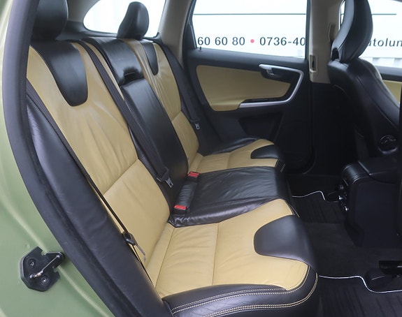 Volvo XC60 11 of 27