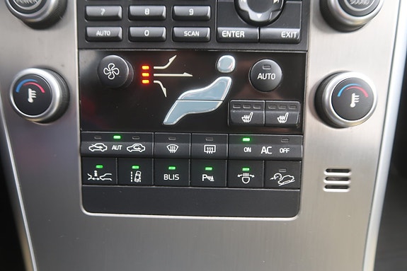 Volvo XC60 14 of 27