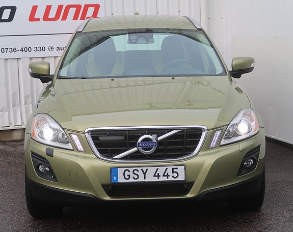 Volvo XC60 2 of 27