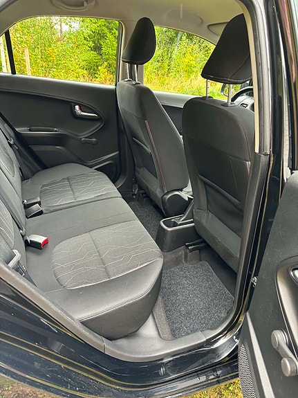 Kia Picanto 4 of 9