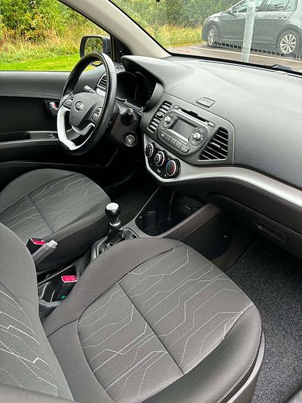 Kia Picanto 3 of 9