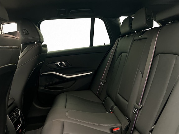 BMW 330e 13 of 30