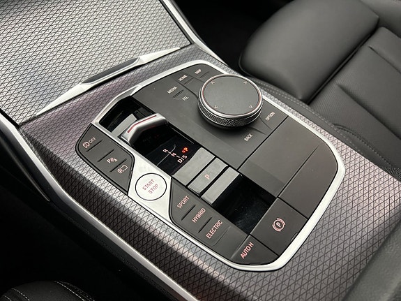 BMW 330e 25 of 30