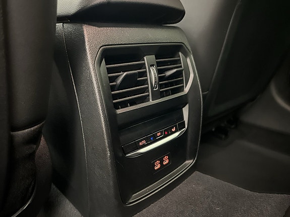 BMW 330e 24 of 30