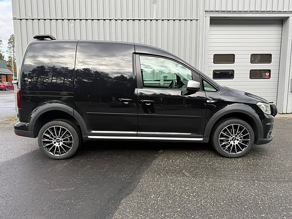 Volkswagen Caddy Alltrack 3 of 8