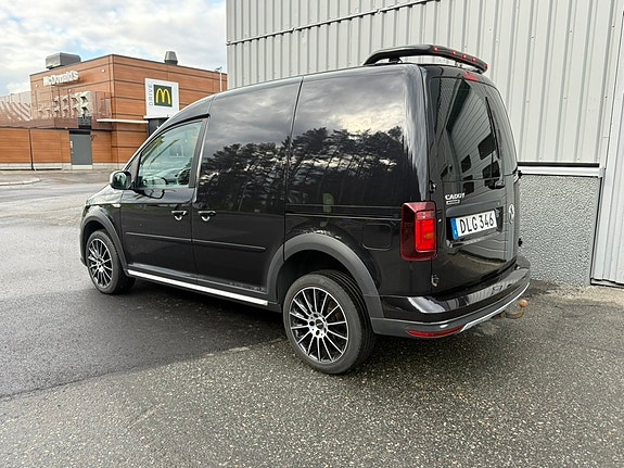 Volkswagen Caddy Alltrack 2 of 8
