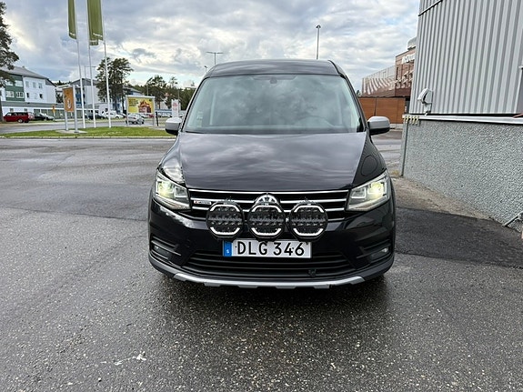 Volkswagen Caddy Alltrack 4 of 8