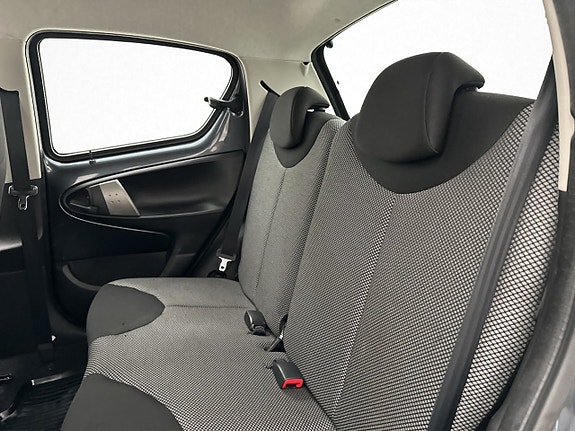 Toyota Aygo 19 of 23