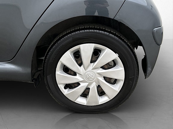 Toyota Aygo 21 of 23