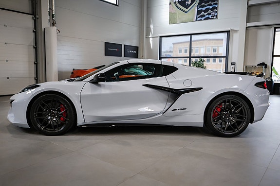 Chevrolet Corvette 3 of 30