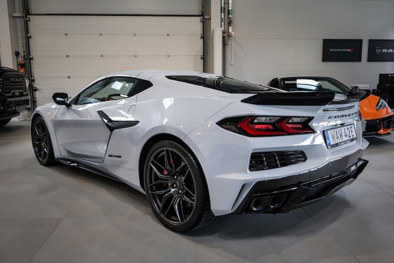 Chevrolet Corvette 4 of 30