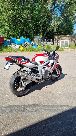 Yamaha YZF-R6 3 of 3