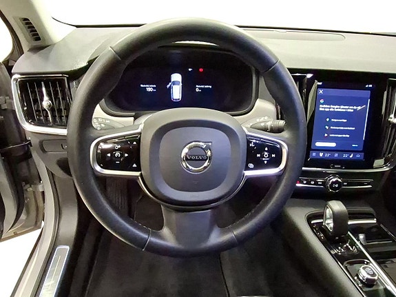 Volvo V90 10 of 16