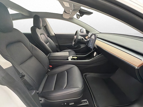 Tesla Model 3 24 of 30