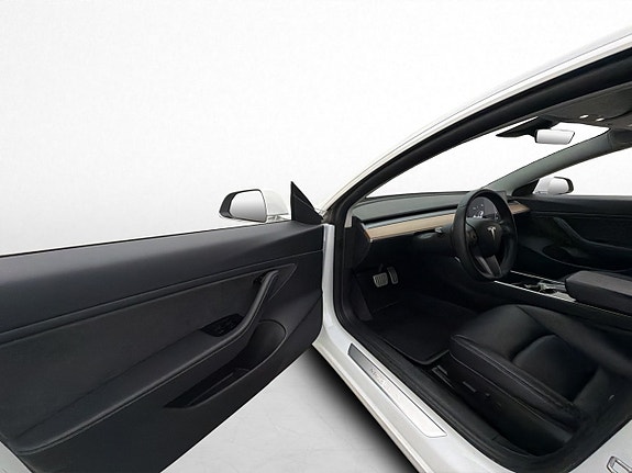 Tesla Model 3 9 of 30