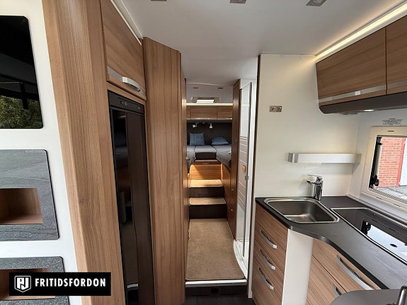 Adria Coral XL A 670 SL 13 of 16
