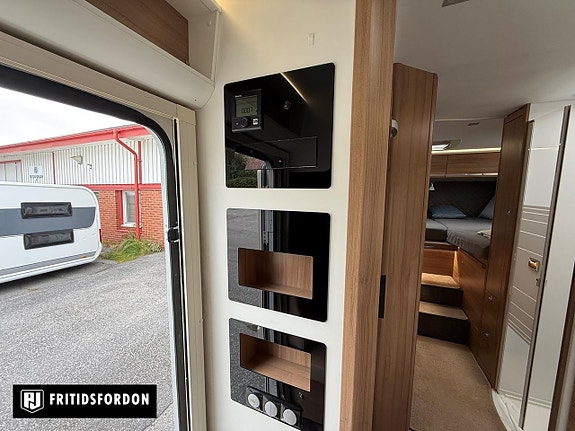 Adria Coral XL A 670 SL 14 of 16