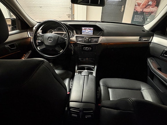 Mercedes-Benz E220 10 of 15