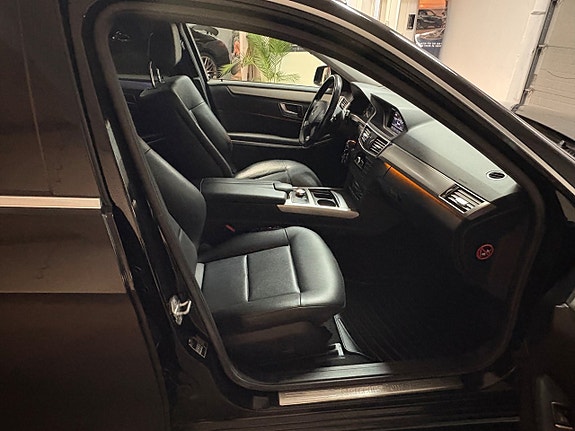 Mercedes-Benz E220 11 of 15