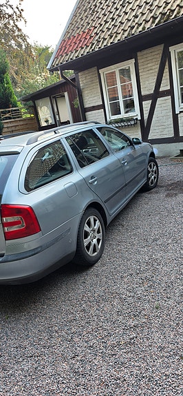 Skoda Octavia 2 of 4