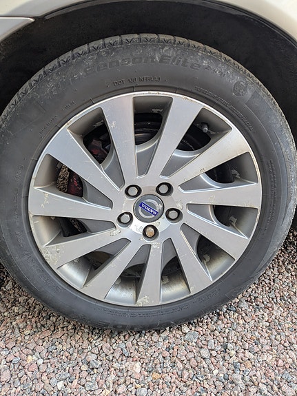 Volvo V70 3 of 4
