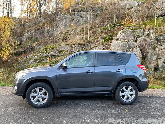 Toyota RAV4 3 of 19