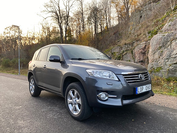 Toyota RAV4 7 of 19