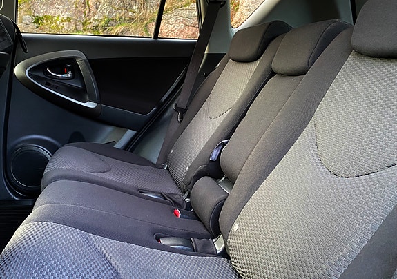 Toyota RAV4 10 of 19