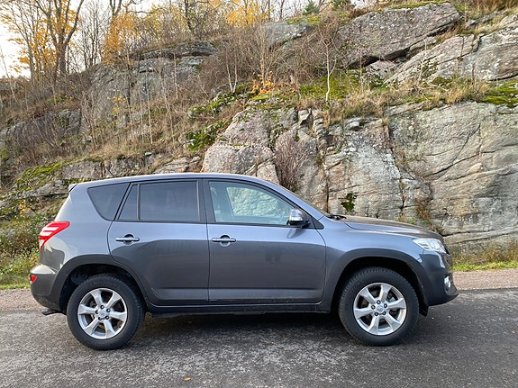Toyota RAV4 5 of 19