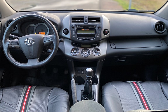 Toyota RAV4 6 of 19