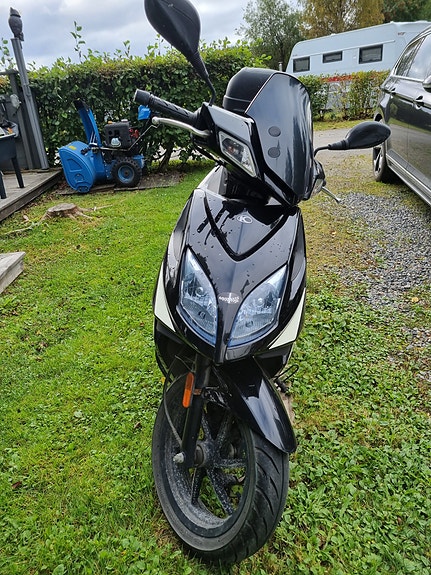 Kymco Super 8 50 2 of 3