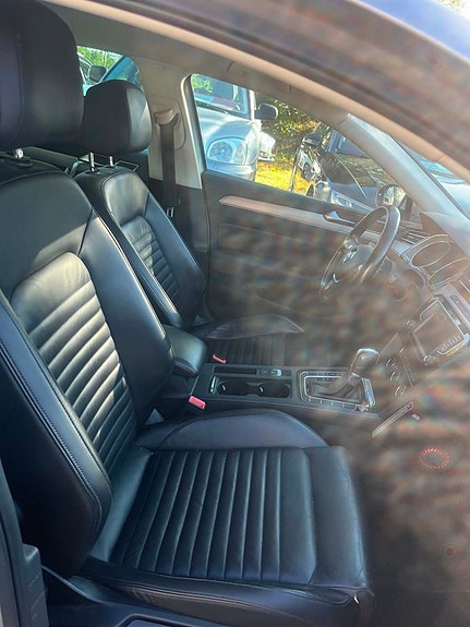 Volkswagen Passat 12 of 16