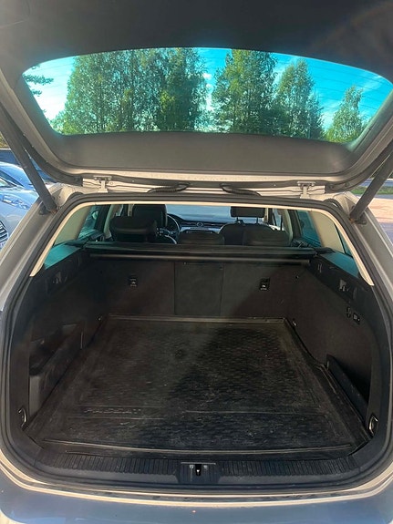 Volkswagen Passat 16 of 16