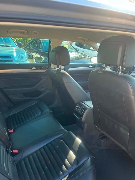 Volkswagen Passat 14 of 16