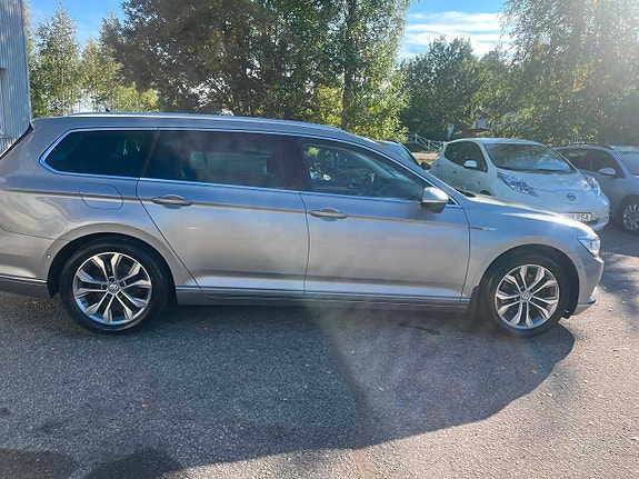 Volkswagen Passat 5 of 16
