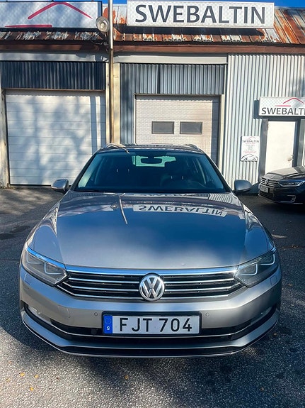 Volkswagen Passat 2 of 16